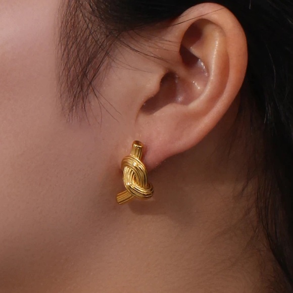 NEW KNOT STUD 18K GOLD EARNINGS, NICE EARRINGS, CUTE EARRINGS - Picture 2 of 6